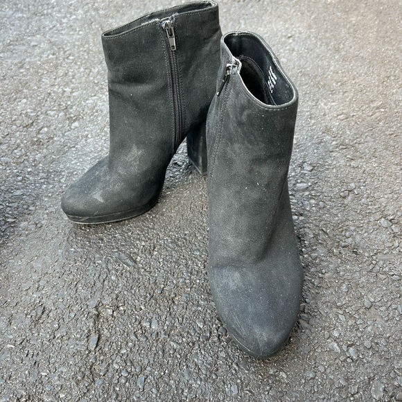 Black boots - Picture 1 of 4